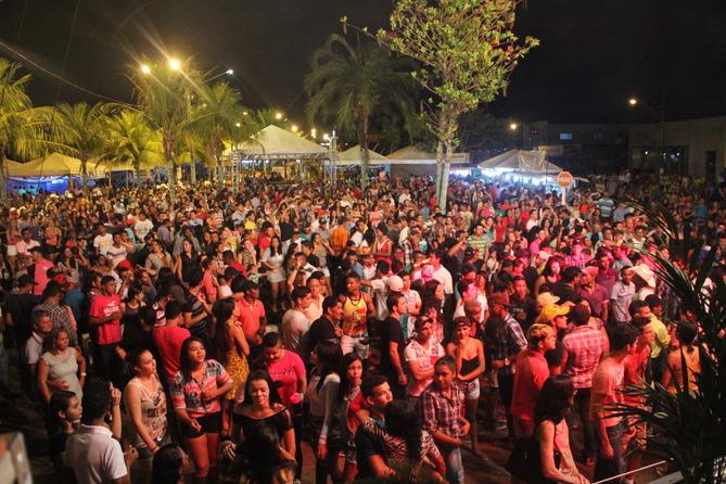 Festival da Canção, Apresentações e Show Caviar com Rapadura