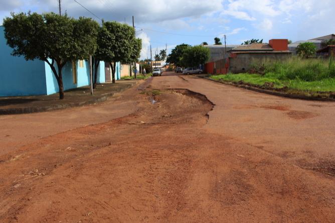 Secretaria Municipal de Obras começa o trabalho de revitalização e reconstrução asfáltica no Bairro Cidade Jardim em Vila Rica