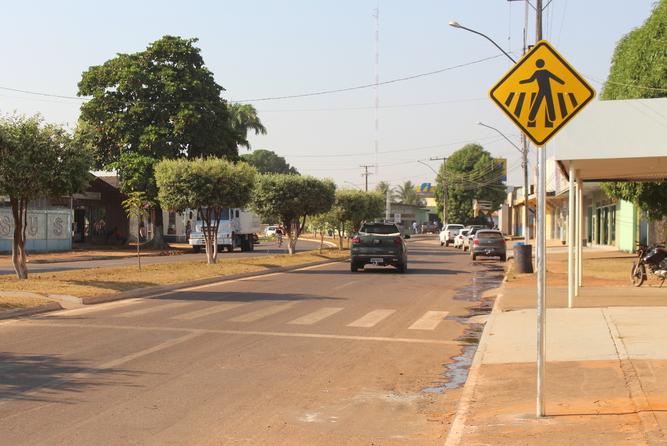 Secretaria Municipal de Viação e Obras Públicas inicia trabalho de sinalização vertical em Vila Rica