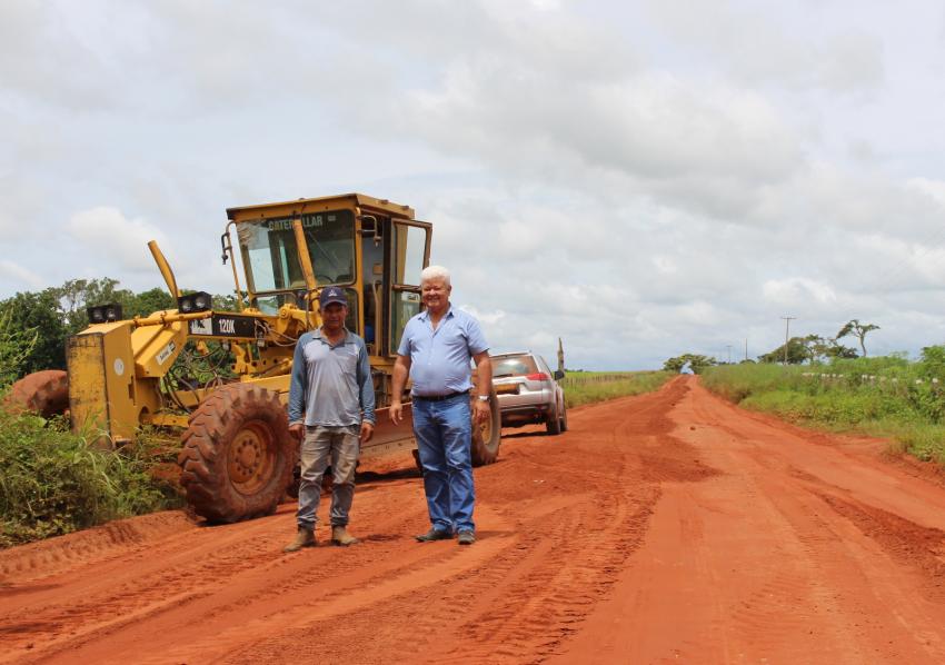 Mesmo com chuvas as obras de revitalização de vias na zona rural de Vila Rica não param