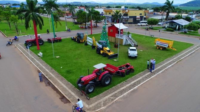 Prefeito de Vila Rica encerra o ano de 2018 entregando mais de 800 mil reais em maquinários agrícolas para Secretaria de Agricultura e Meio Ambiente