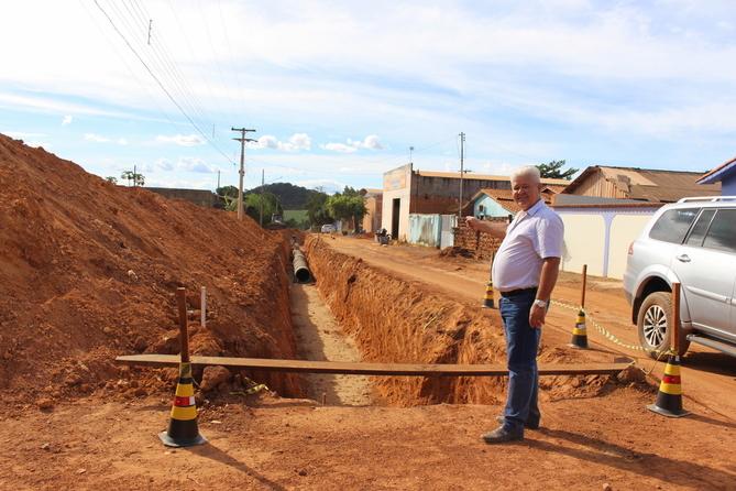 Prefeito de Vila Rica visita obras em execução nos Bairros Cidade Jardim e Setor Norte